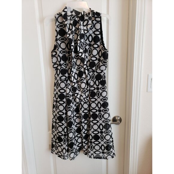 Voir Voir geometric print, back sash drape, high neck, sleeveless dress, size 8 - Picture 4 of 9